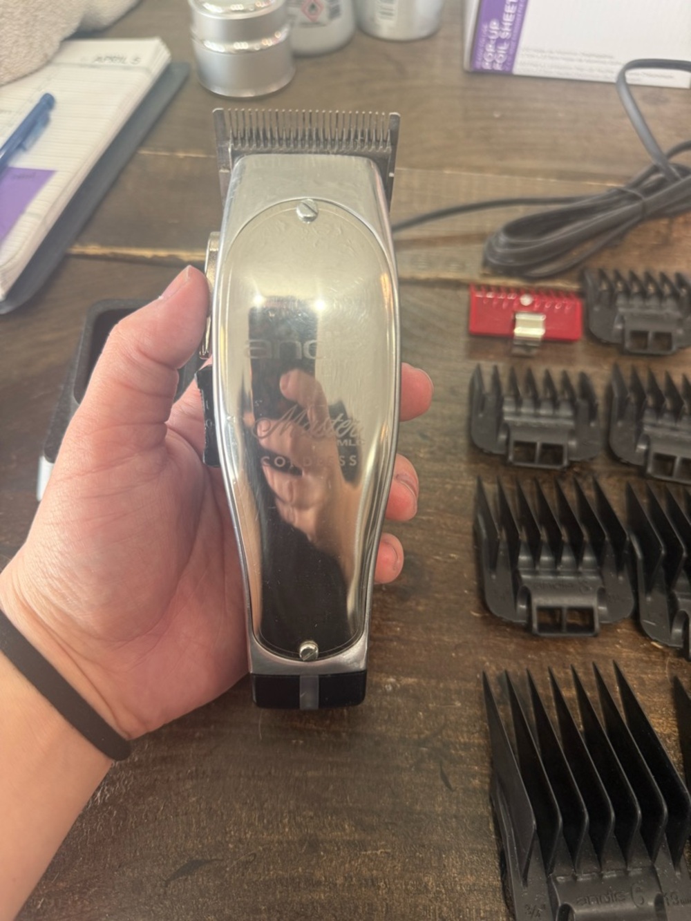 Hair Clipper Kit with Multiple Guide Combs - Silver clipper - Picture 2 of 3